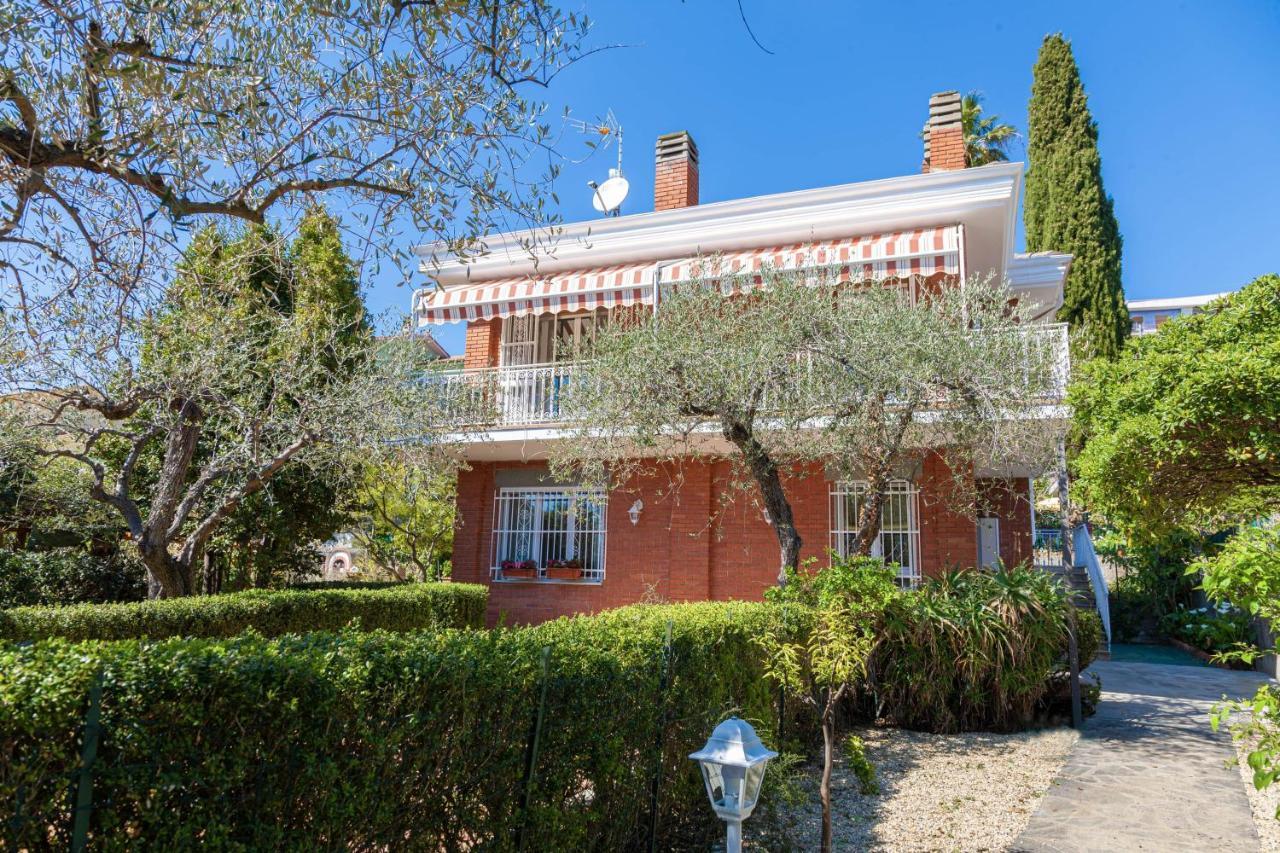 Villa La Rodina Diano Marina Bagian luar foto