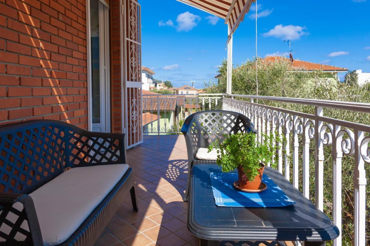 Villa La Rodina Diano Marina Bagian luar foto