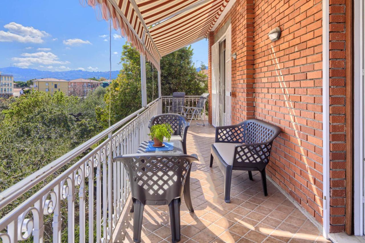 Villa La Rodina Diano Marina Bagian luar foto