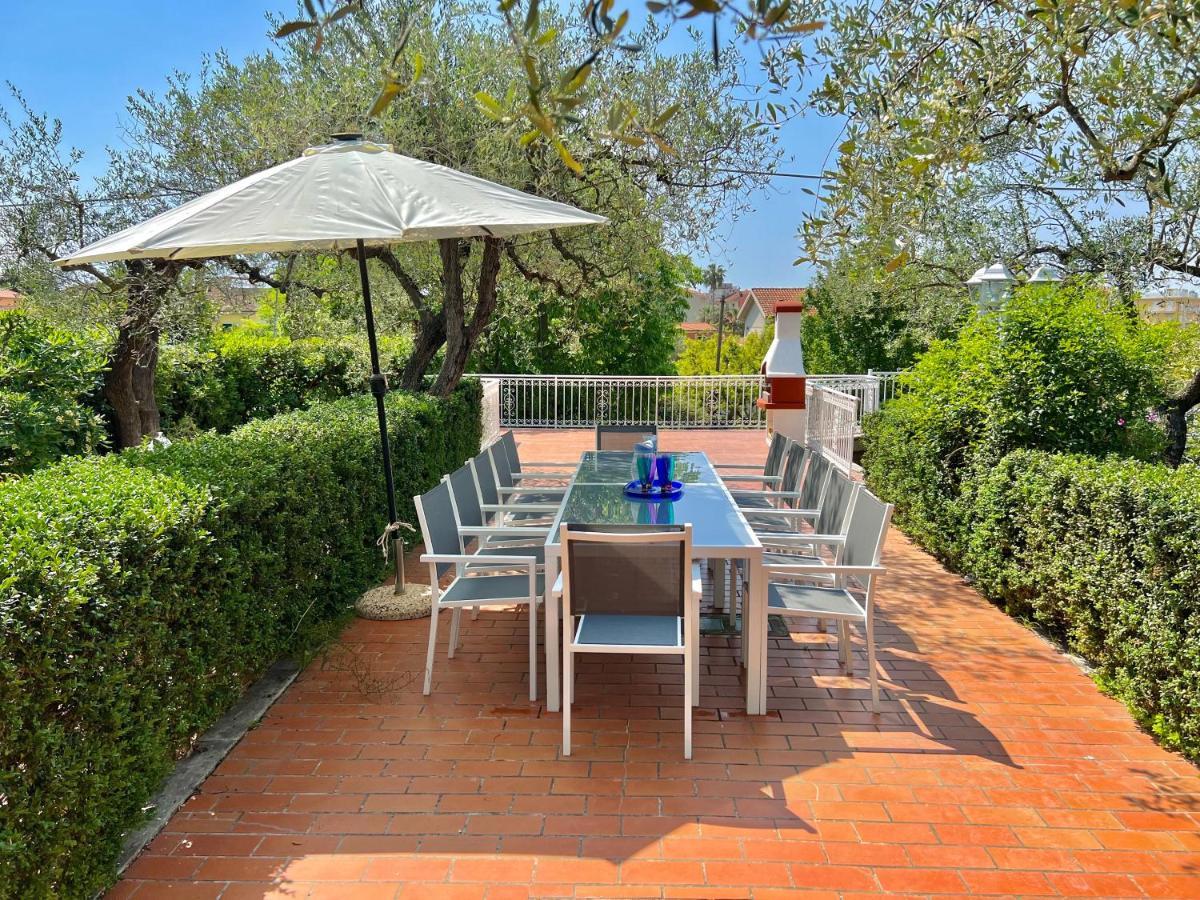 Villa La Rodina Diano Marina Bagian luar foto