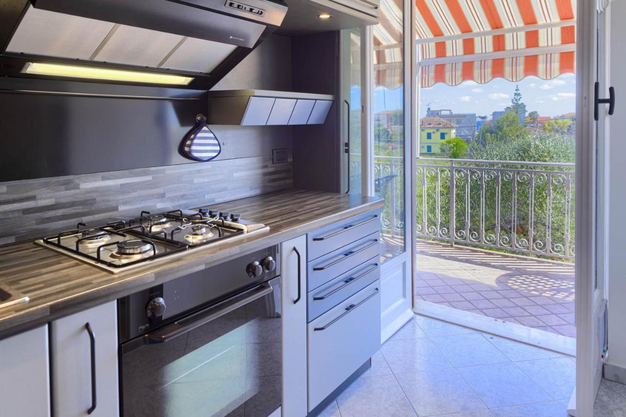 Villa La Rodina Diano Marina Bagian luar foto